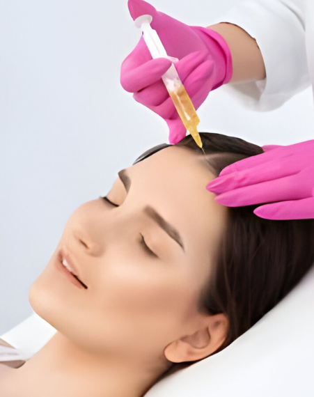 A woman gets a profibirin injection for her hair from hair care professionals at a hair care clinic.